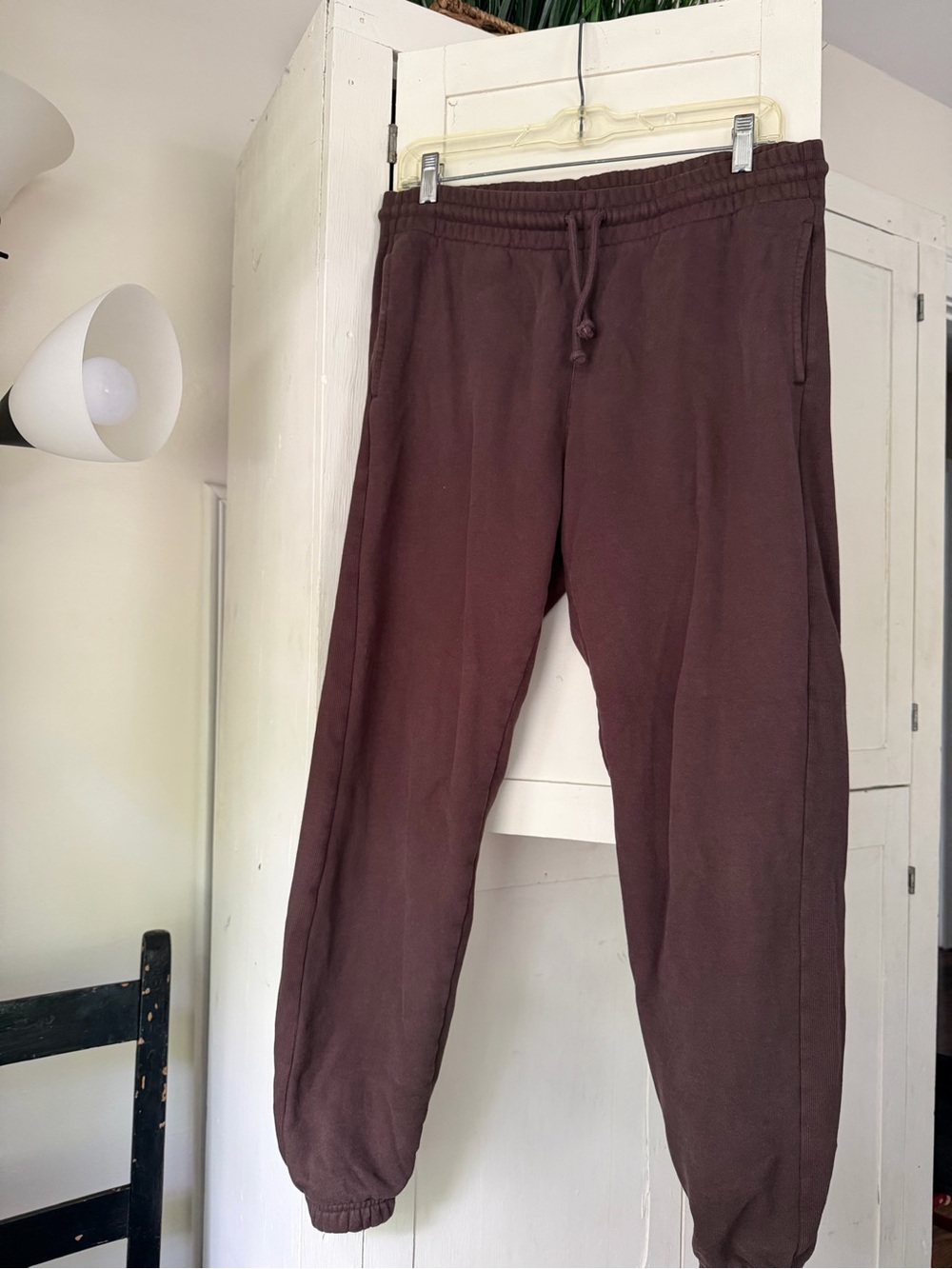 Aritzia TNA Cozy Fleece Boyfriend Joggers - Picture 2 of 4